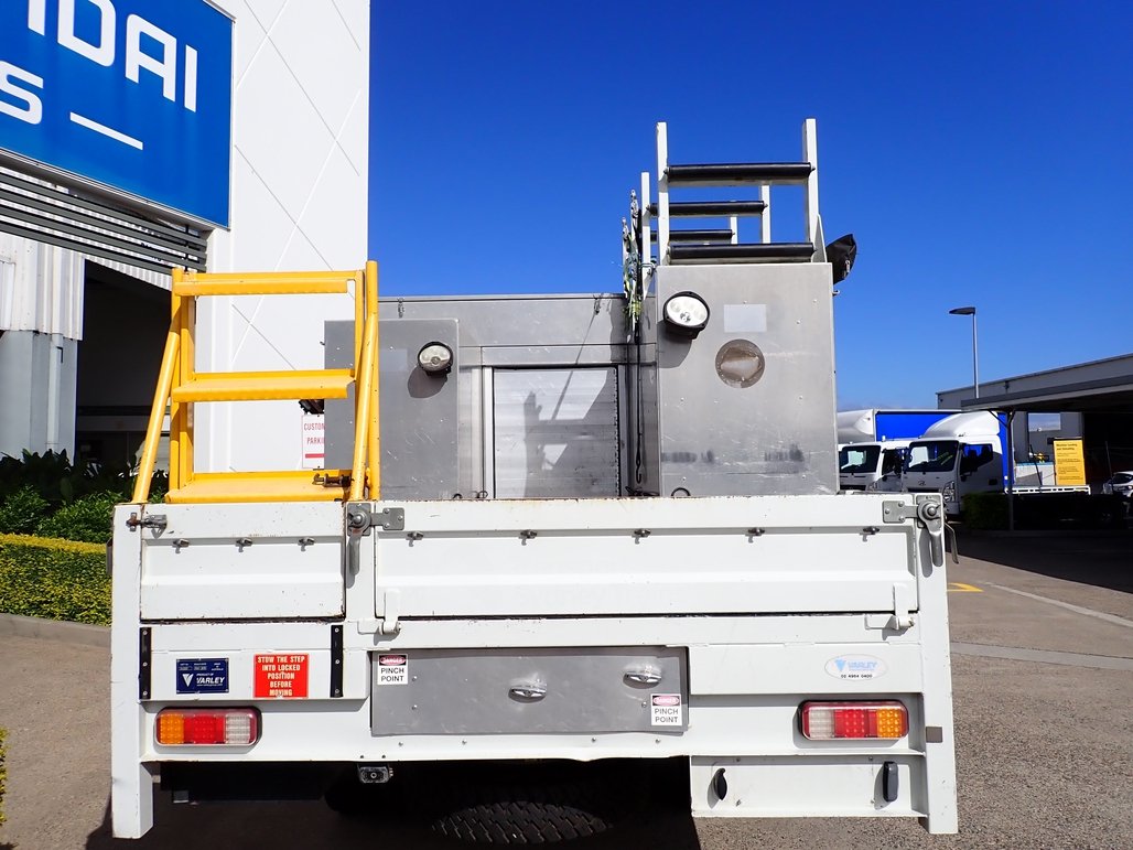 2017 Isuzu Nps 75-155 image 11