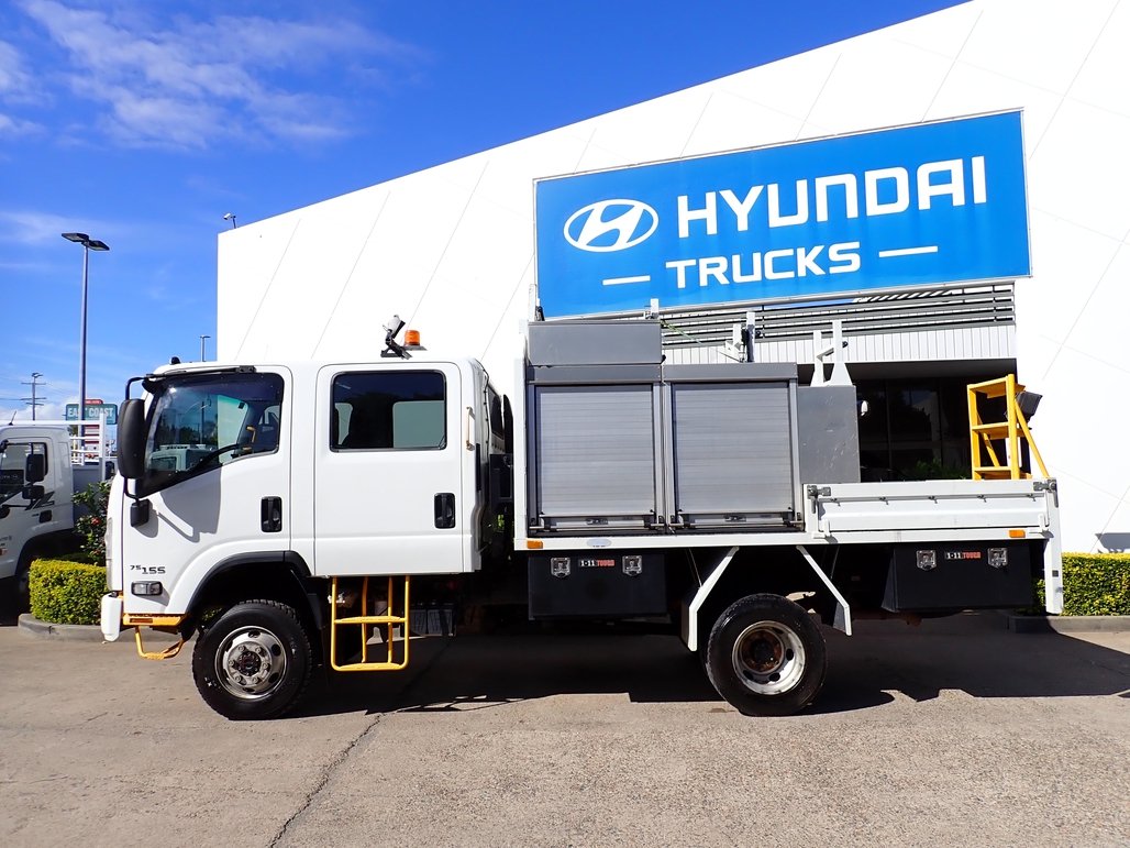 2017 Isuzu Nps 75-155 image 2
