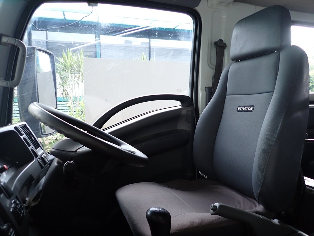 2017 Isuzu Npr 75-190 image 14