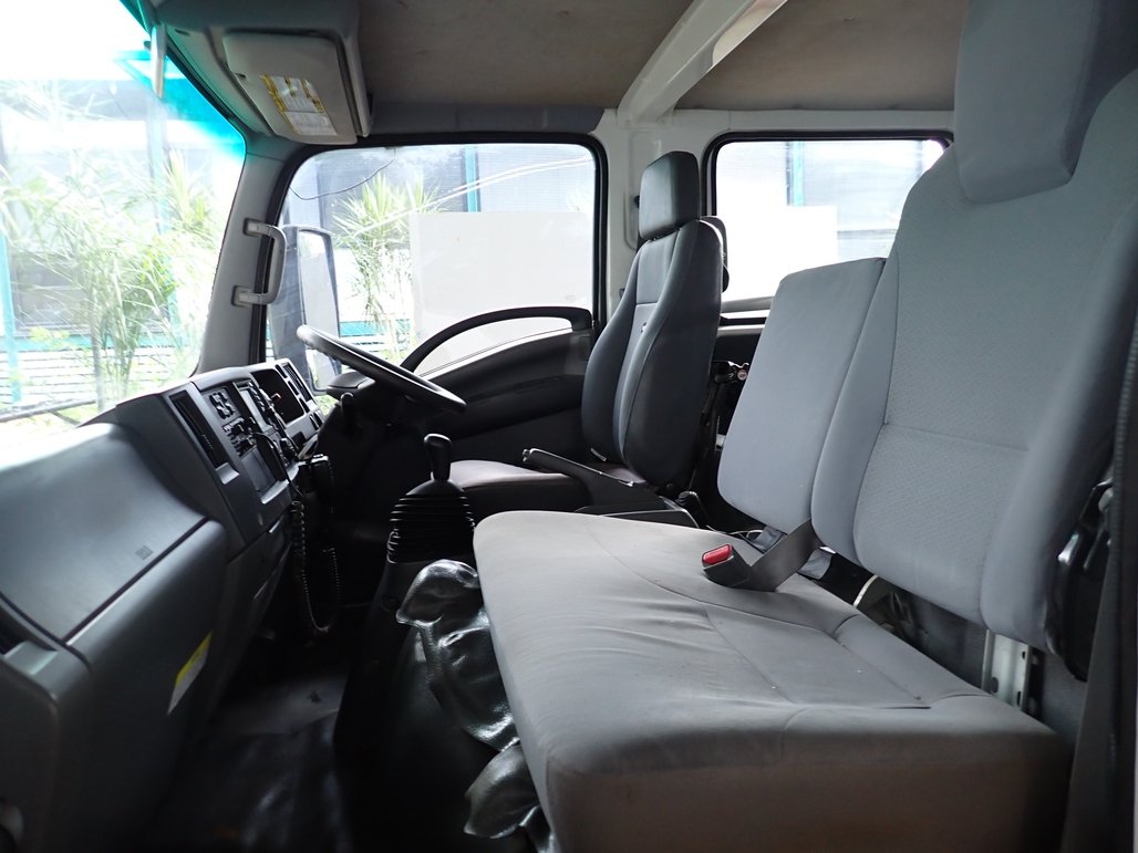 2017 Isuzu Npr 75-190 image 15