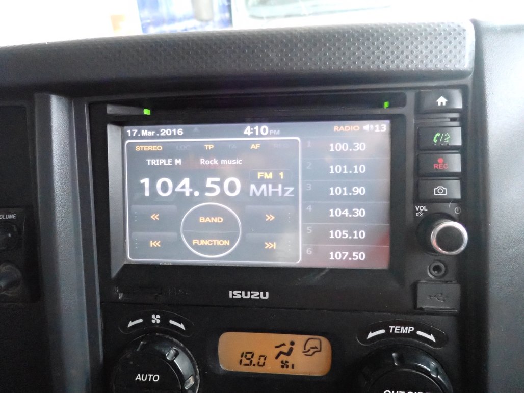 2017 Isuzu Npr 75-190 image 19