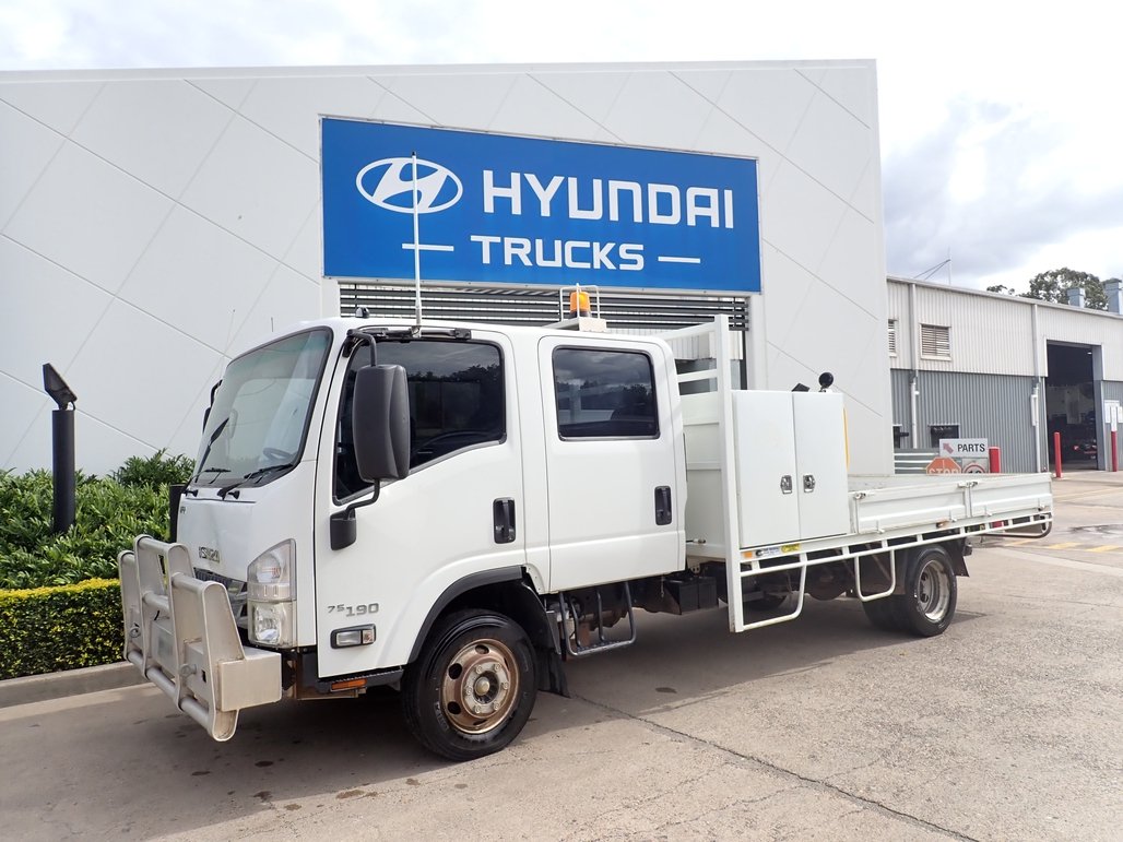 2017 Isuzu Npr 75-190
