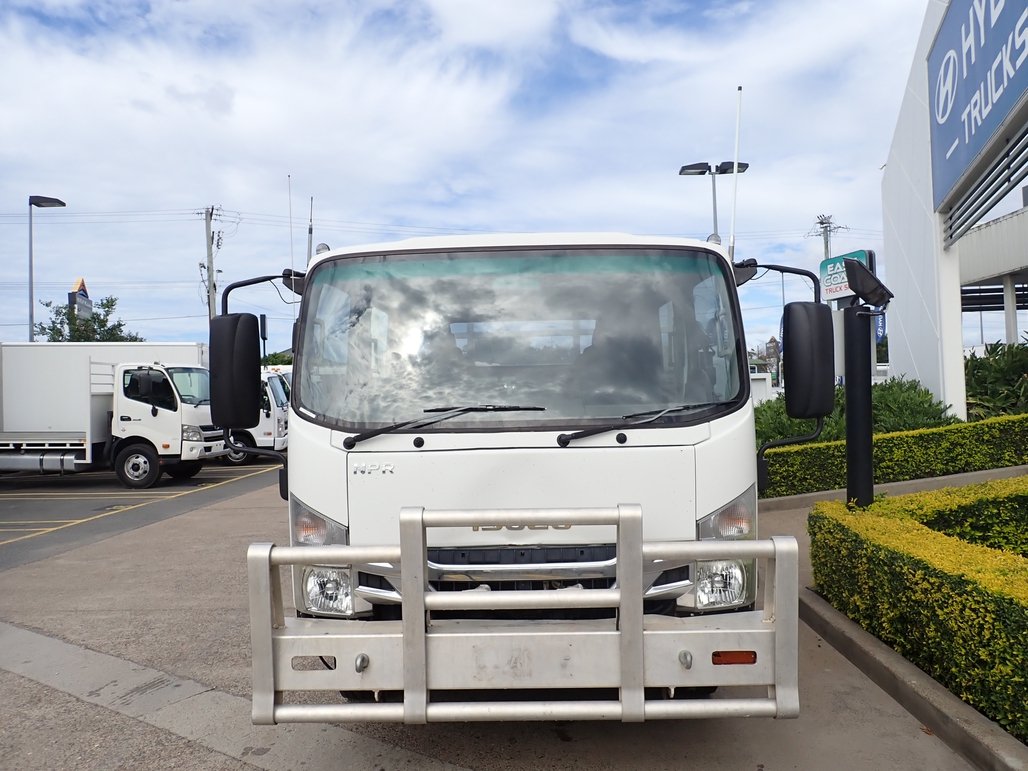 2017 Isuzu Npr 75-190 image 5