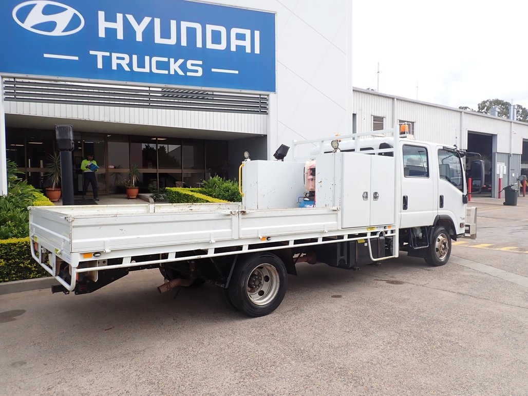 2017 Isuzu Npr 75-190 image 8
