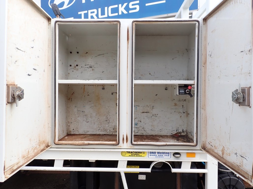 2017 Isuzu Npr 75-190 image 9