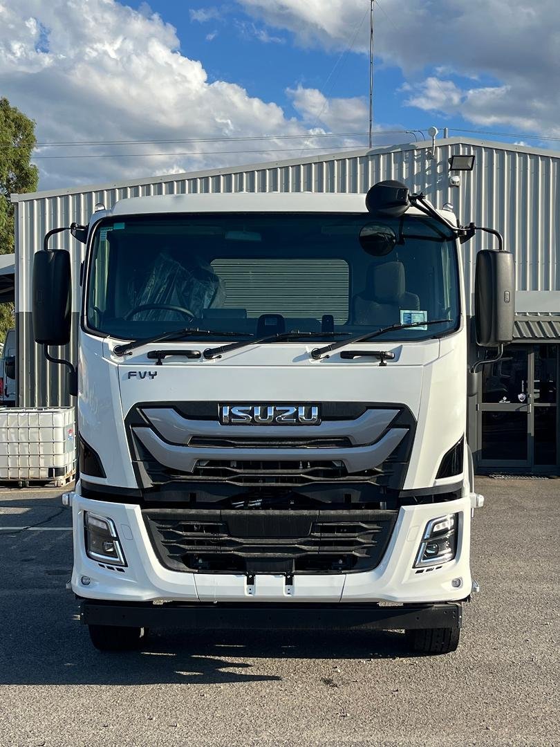 2025 Isuzu F Series image 8