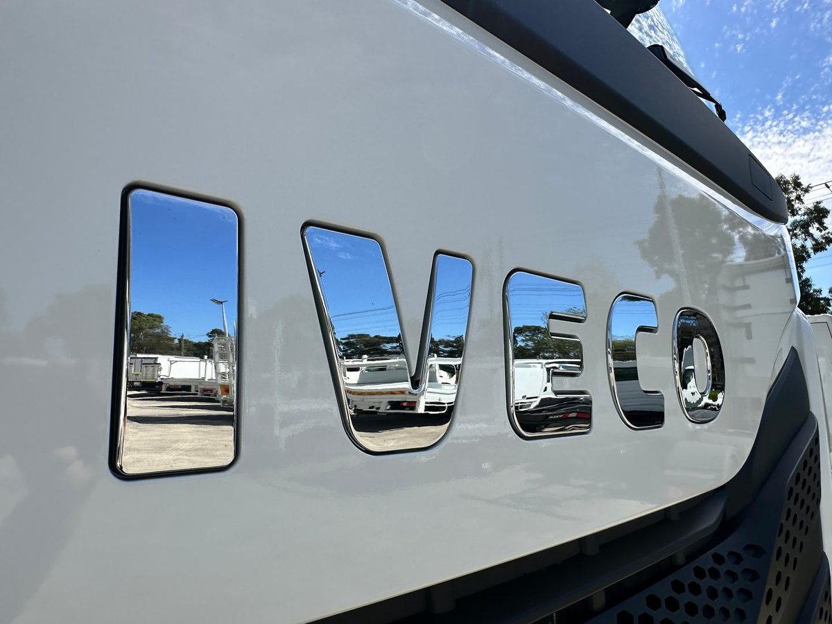 2025 Iveco S-Way AS230 image 11