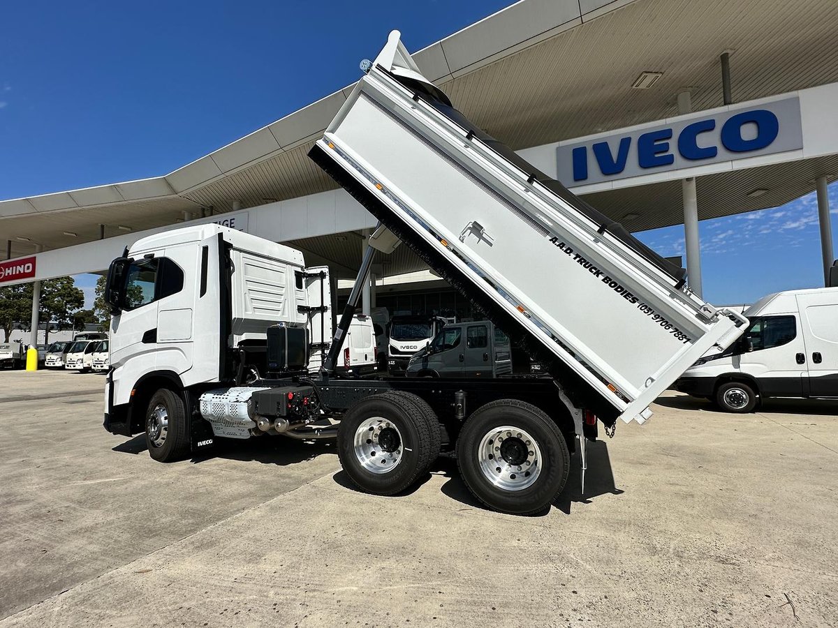 2025 Iveco S-Way AS230 image 13