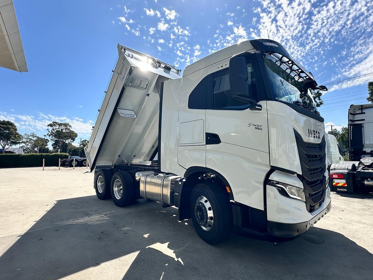 2025 Iveco S-Way AS230 image 16