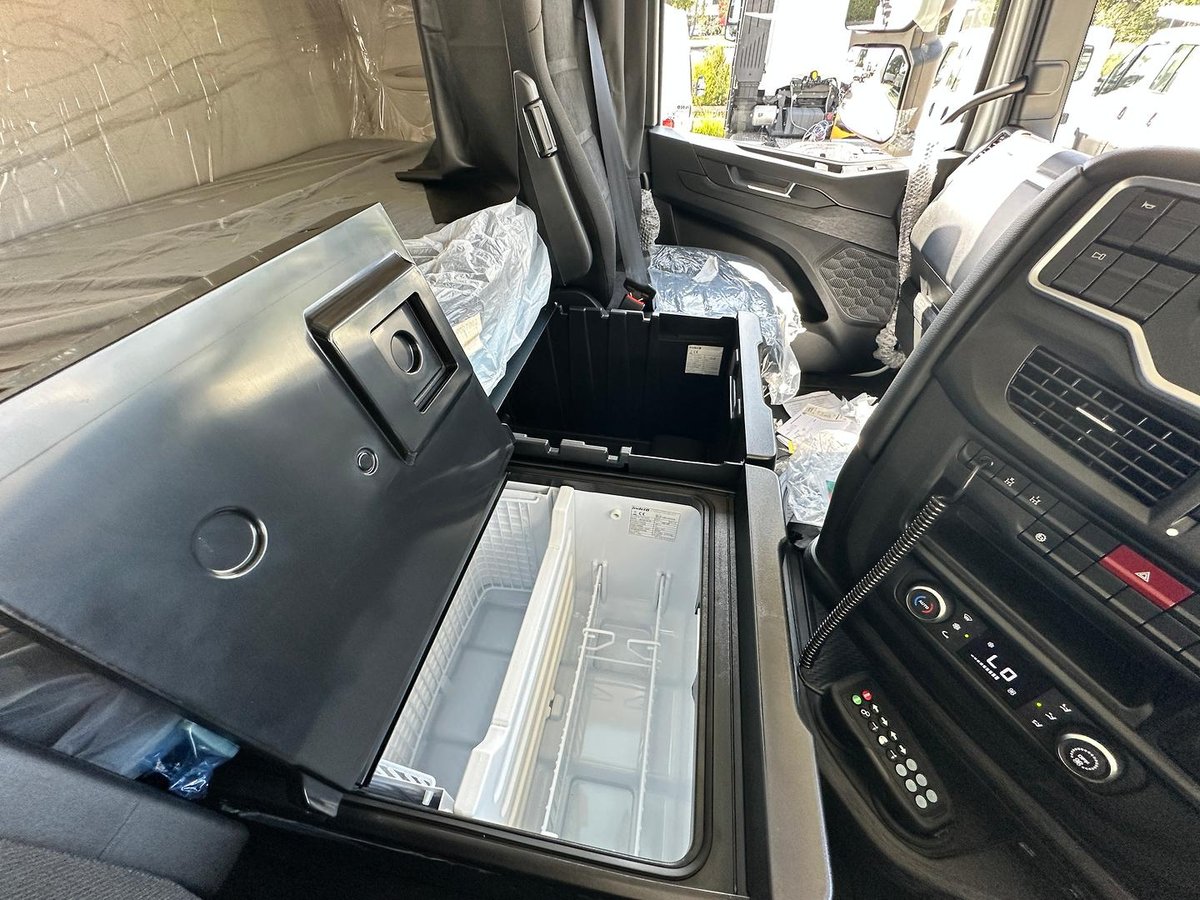 2025 Iveco S-Way AS230 image 25