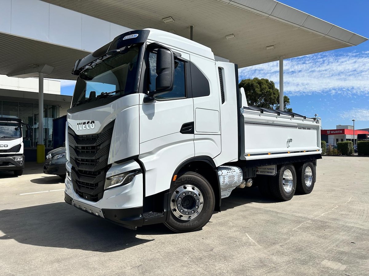 2025 Iveco S-Way AS230 image 2