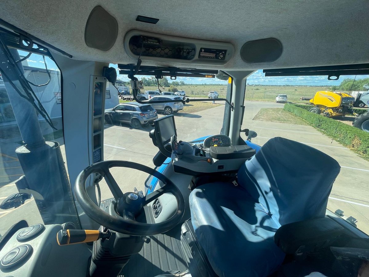 2019 New Holland T8.410 image 8
