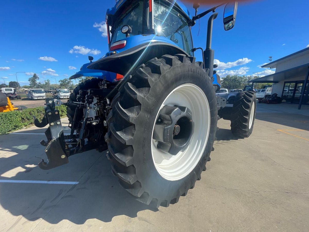 2019 New Holland T8.410 image 7