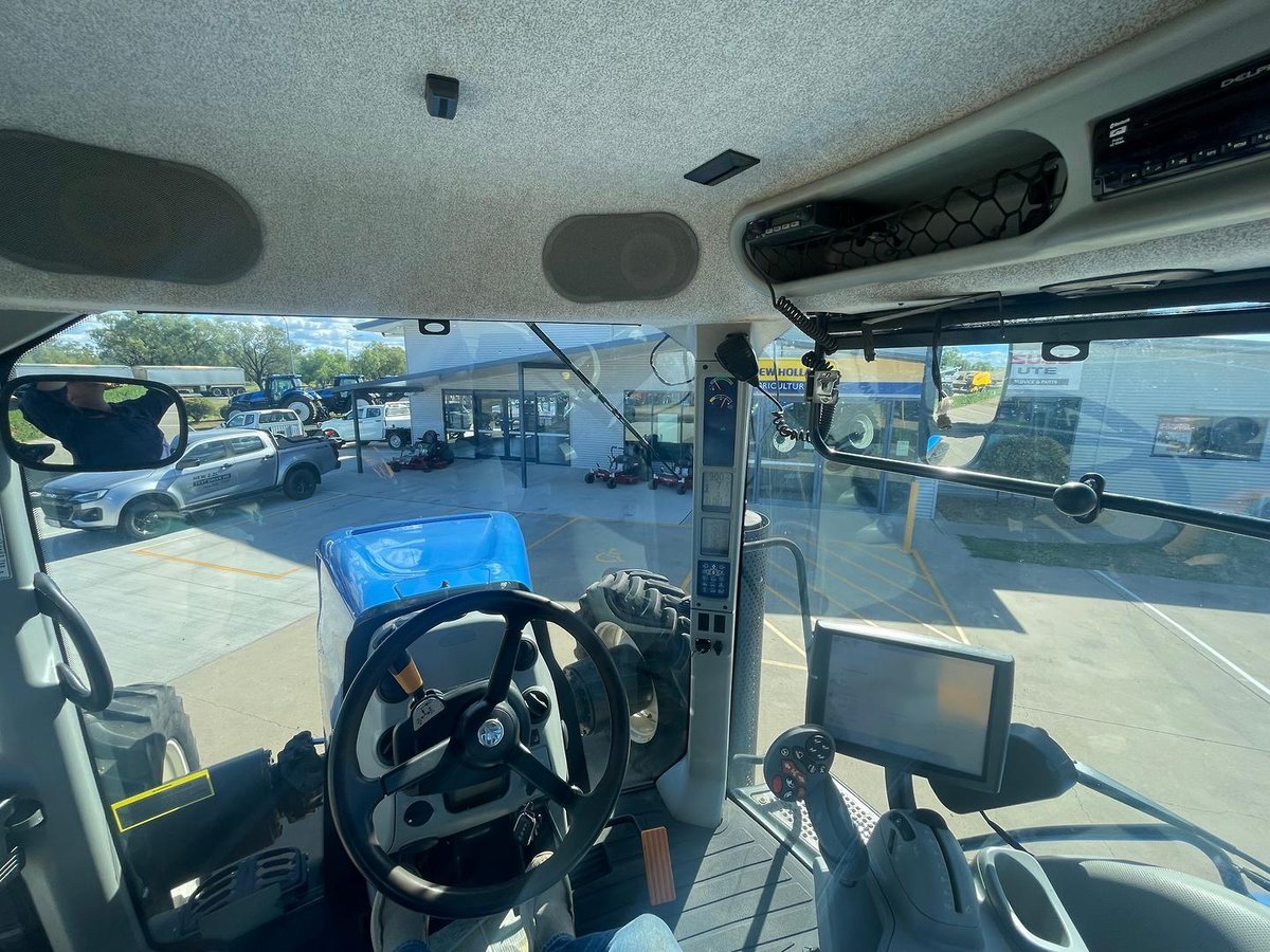 2019 New Holland T8.410 image 11