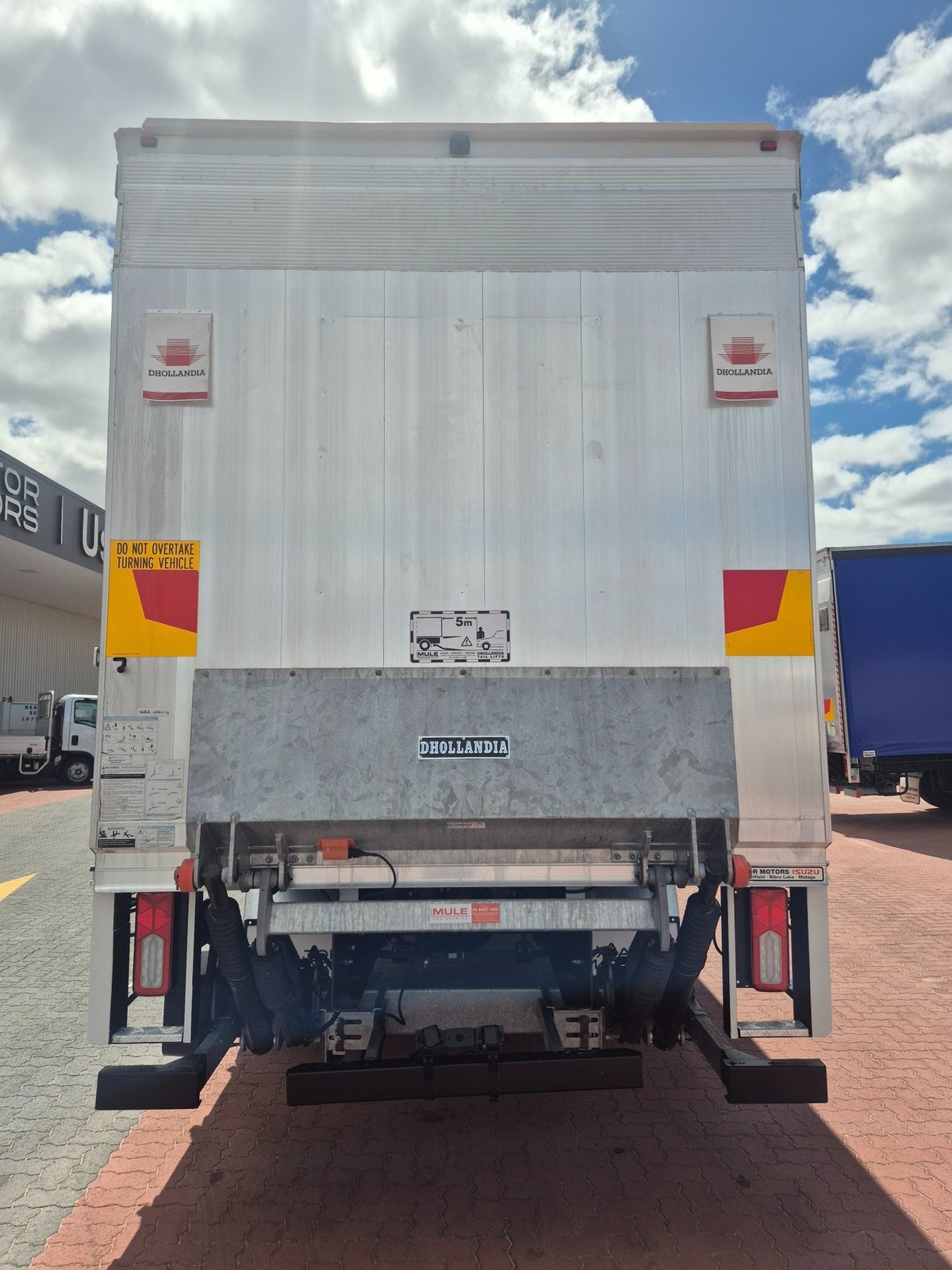 2025 Isuzu Trucks Fvr170-300 Auto Lwb (my25) 12 Pallet Tautliner And Lift image 12