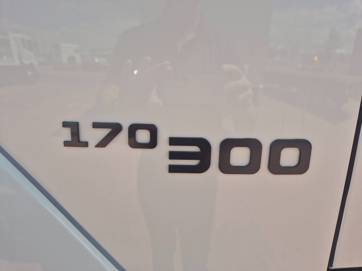 2025 Isuzu Trucks Fvr170-300 Auto Lwb (my25) 12 Pallet Tautliner And Lift image 7
