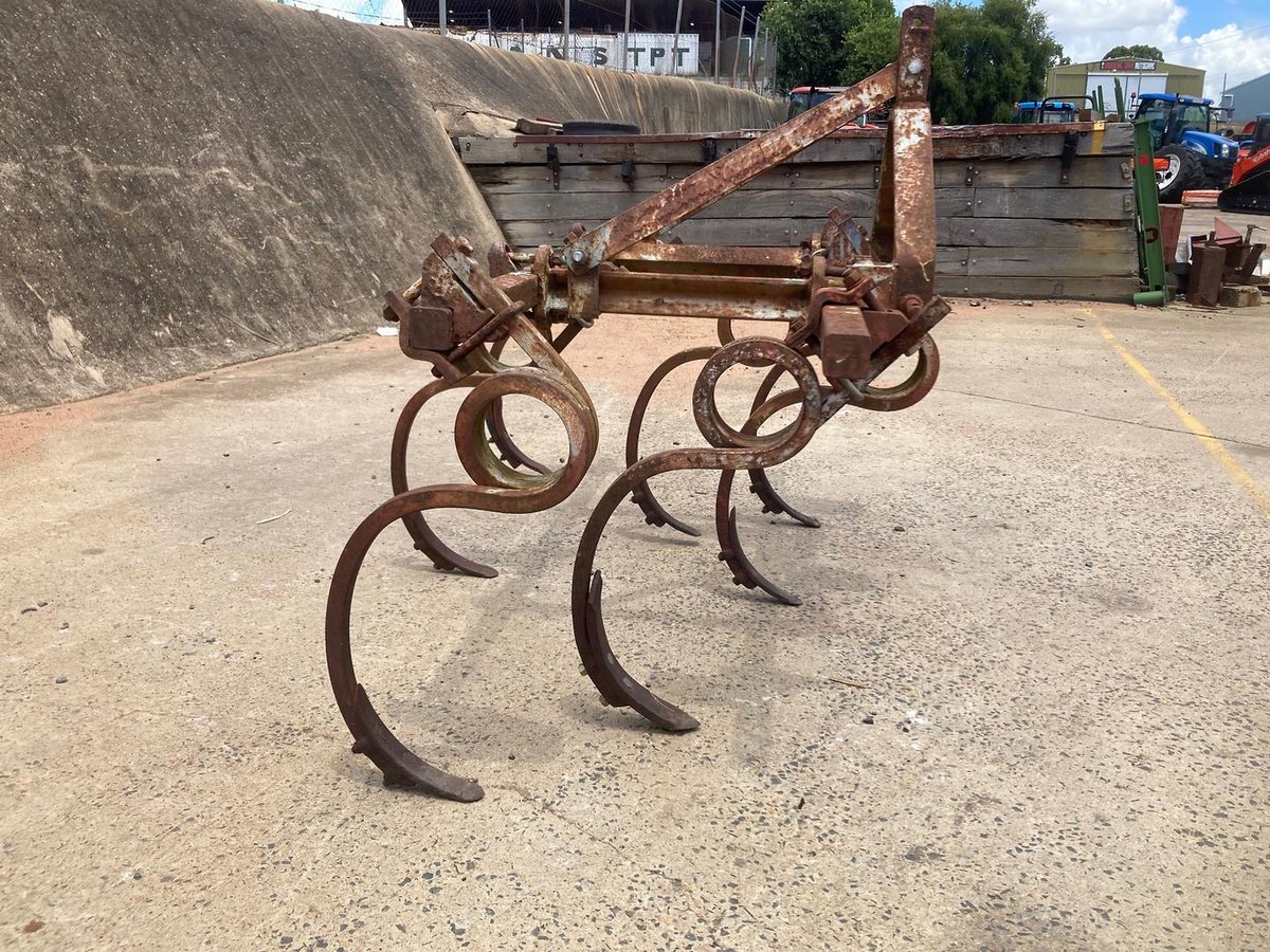 1975 Massey Ferguson 7 Tyne Cultivator image 4