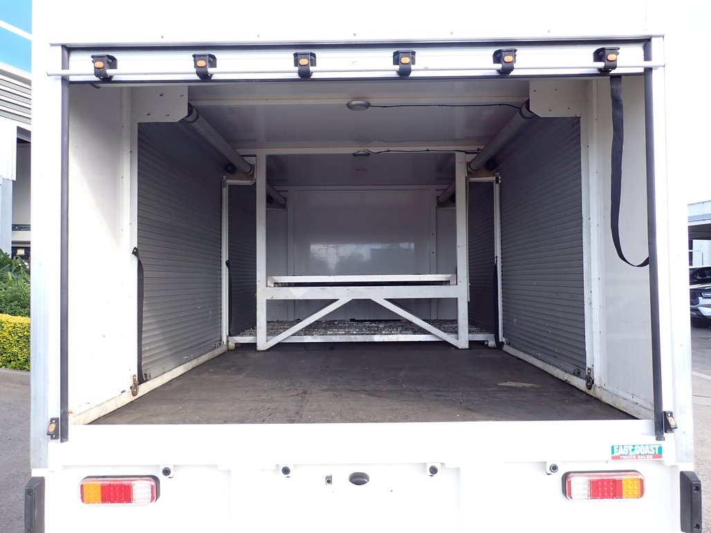 2021 Hino Dutro 300 image 10