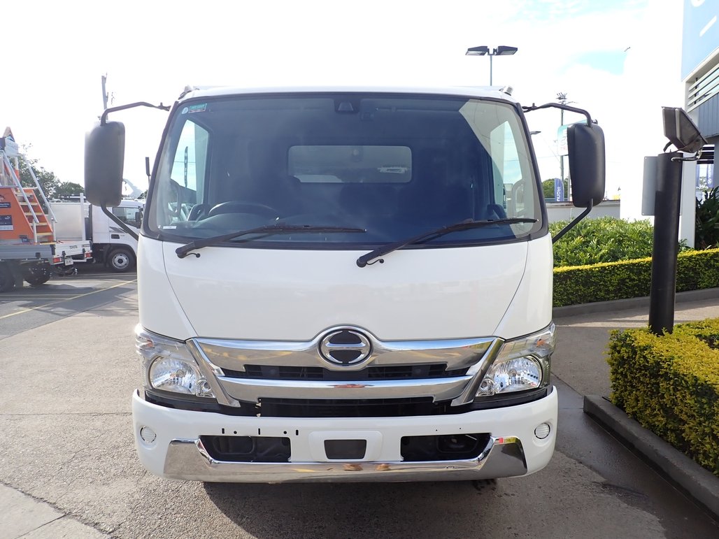 2021 Hino Dutro 300 image 11