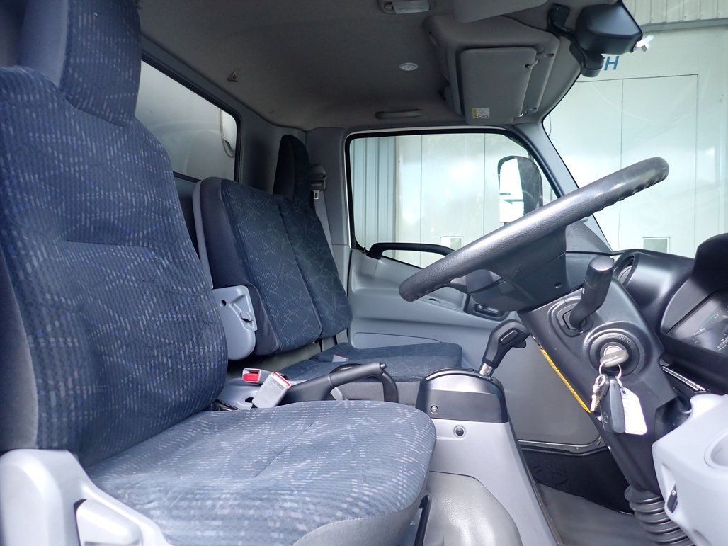 2021 Hino Dutro 300 image 11