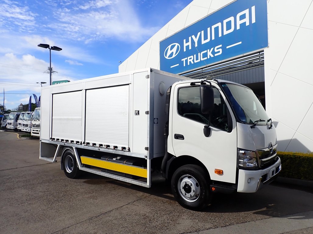 2021 Hino Dutro 300 image 12