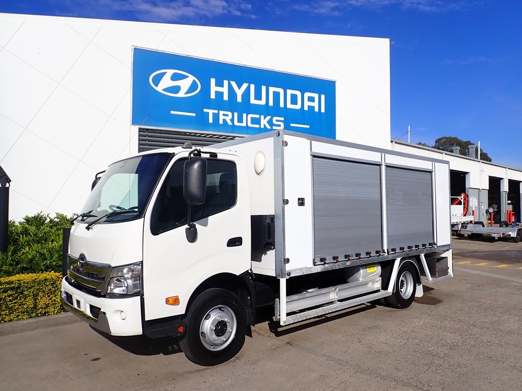 2021 Hino Dutro 300 image 13