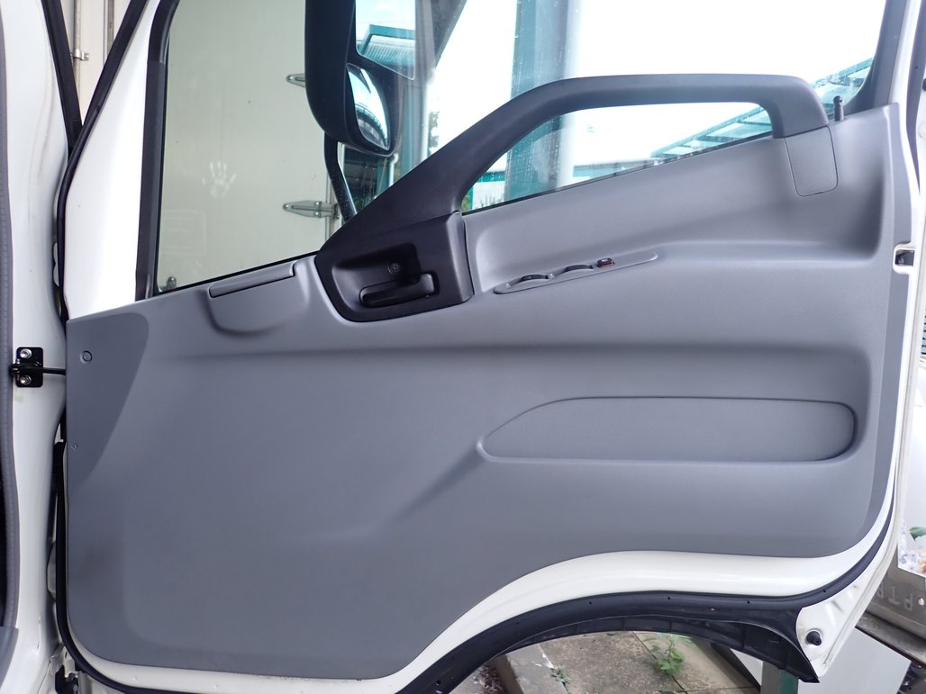 2021 Hino Dutro 300 image 14