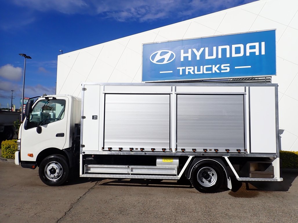 2021 Hino Dutro 300 image 14