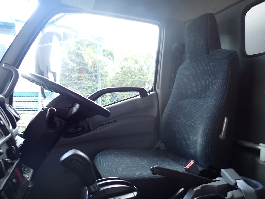 2021 Hino Dutro 300 image 15