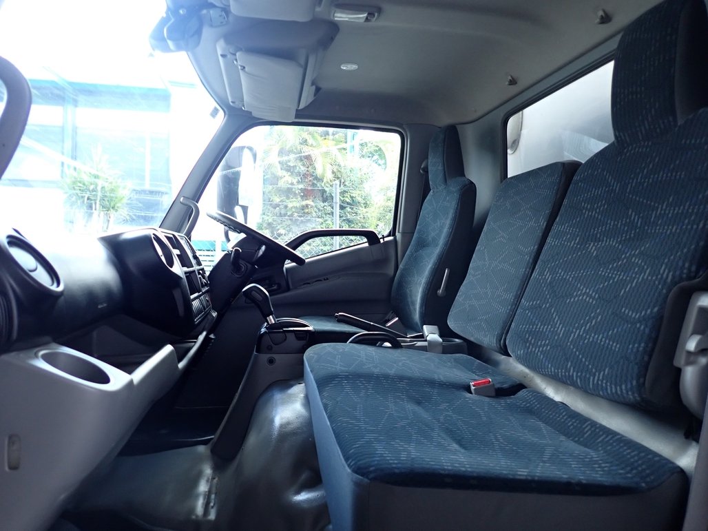 2021 Hino Dutro 300 image 16