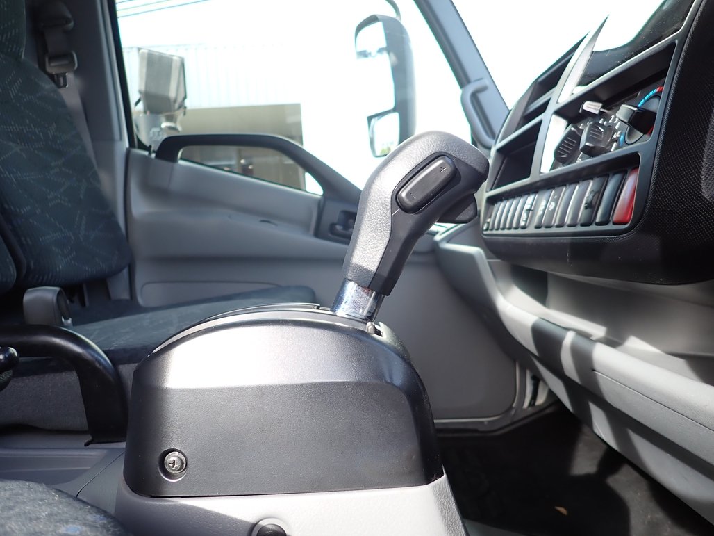 2021 Hino Dutro 300 image 17