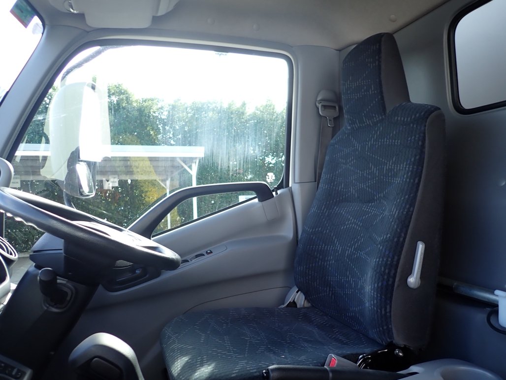 2021 Hino Dutro 300 image 18