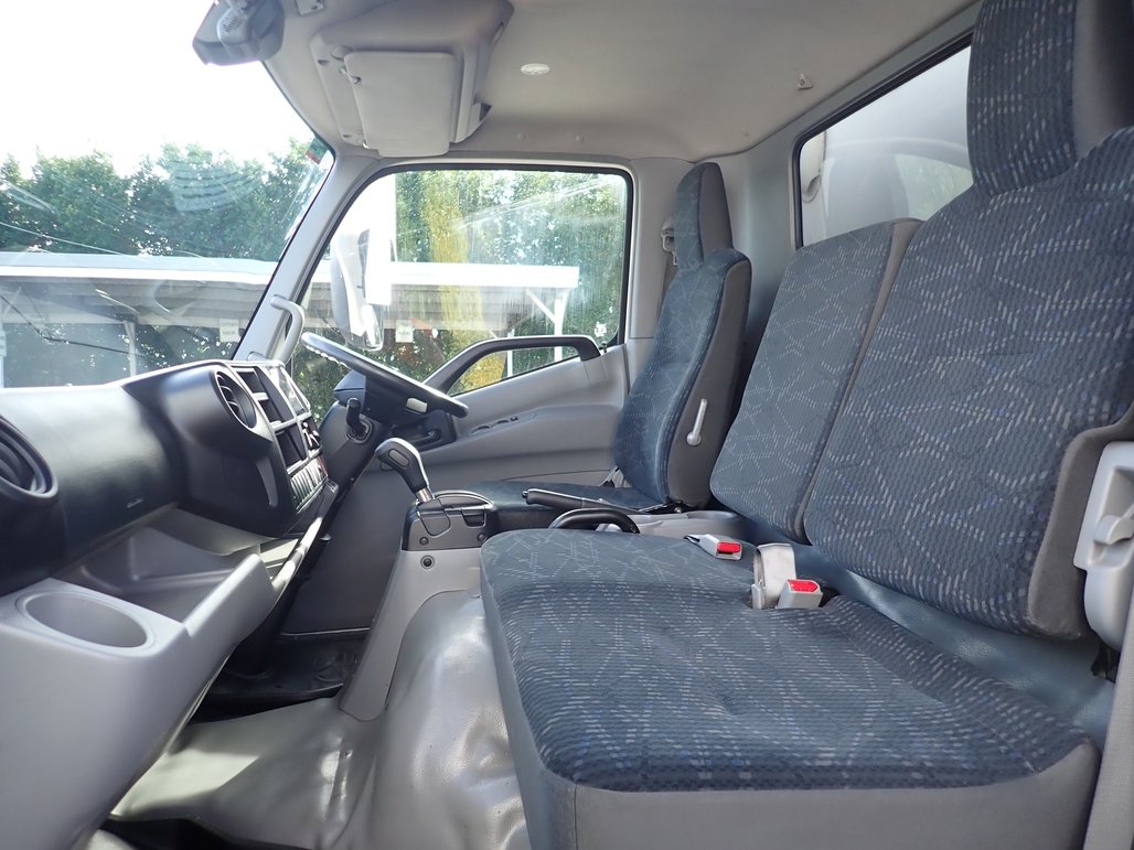 2021 Hino Dutro 300 image 19