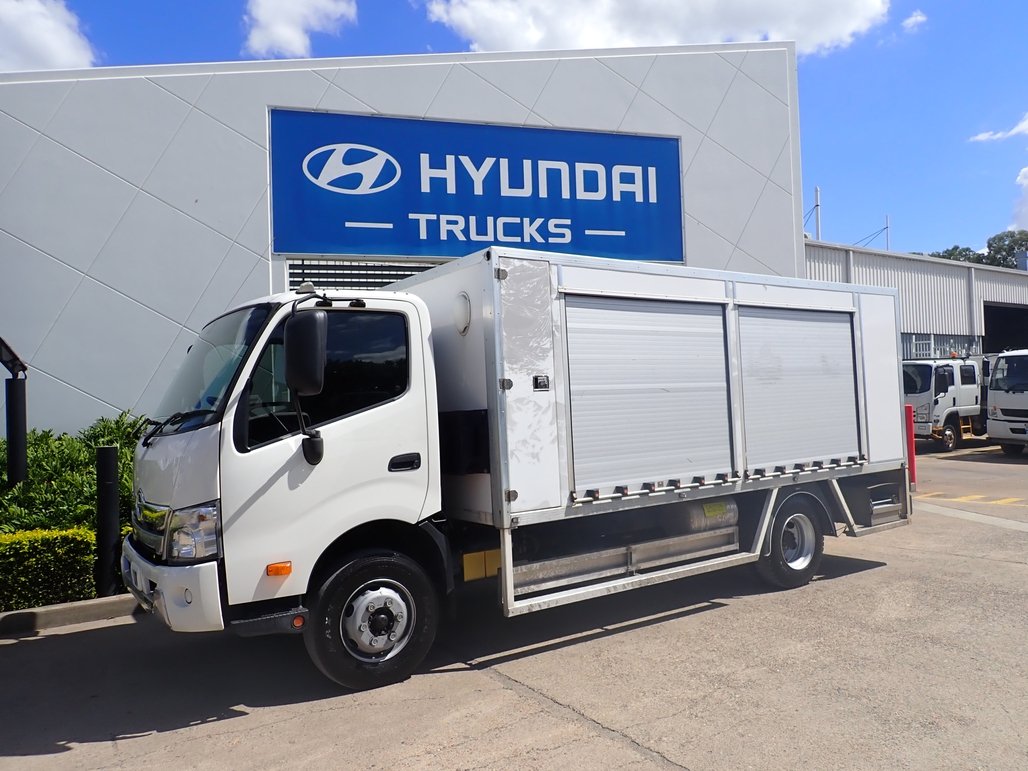2021 Hino Dutro 300