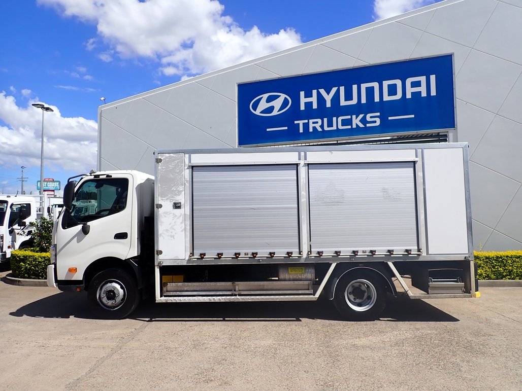 2021 Hino Dutro 300 image 2