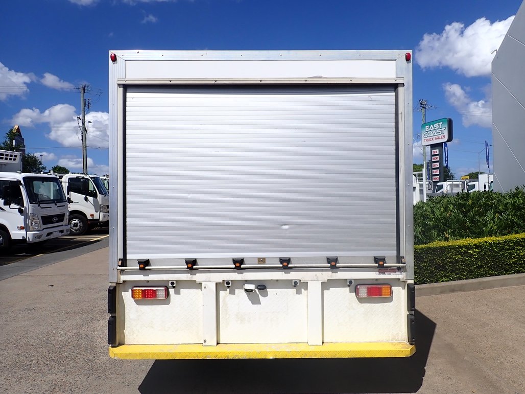 2021 Hino Dutro 300 image 4