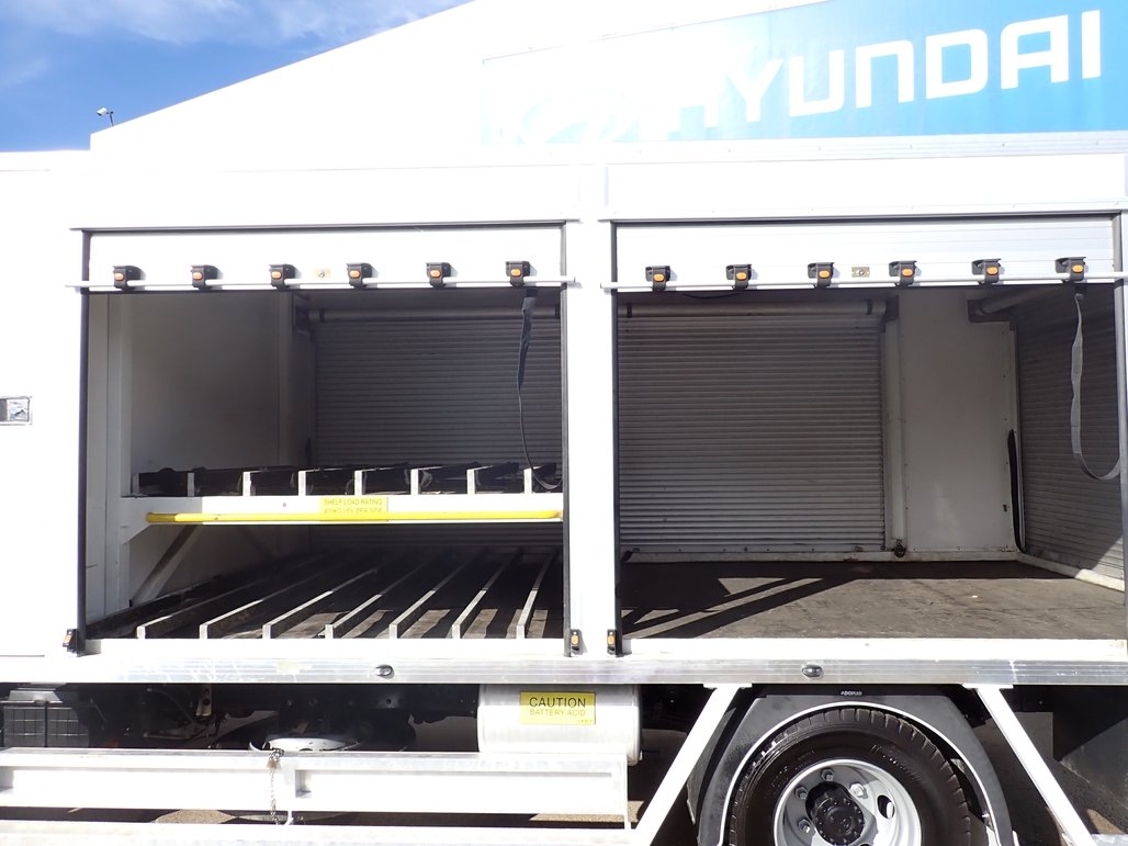 2021 Hino Dutro 300 image 4