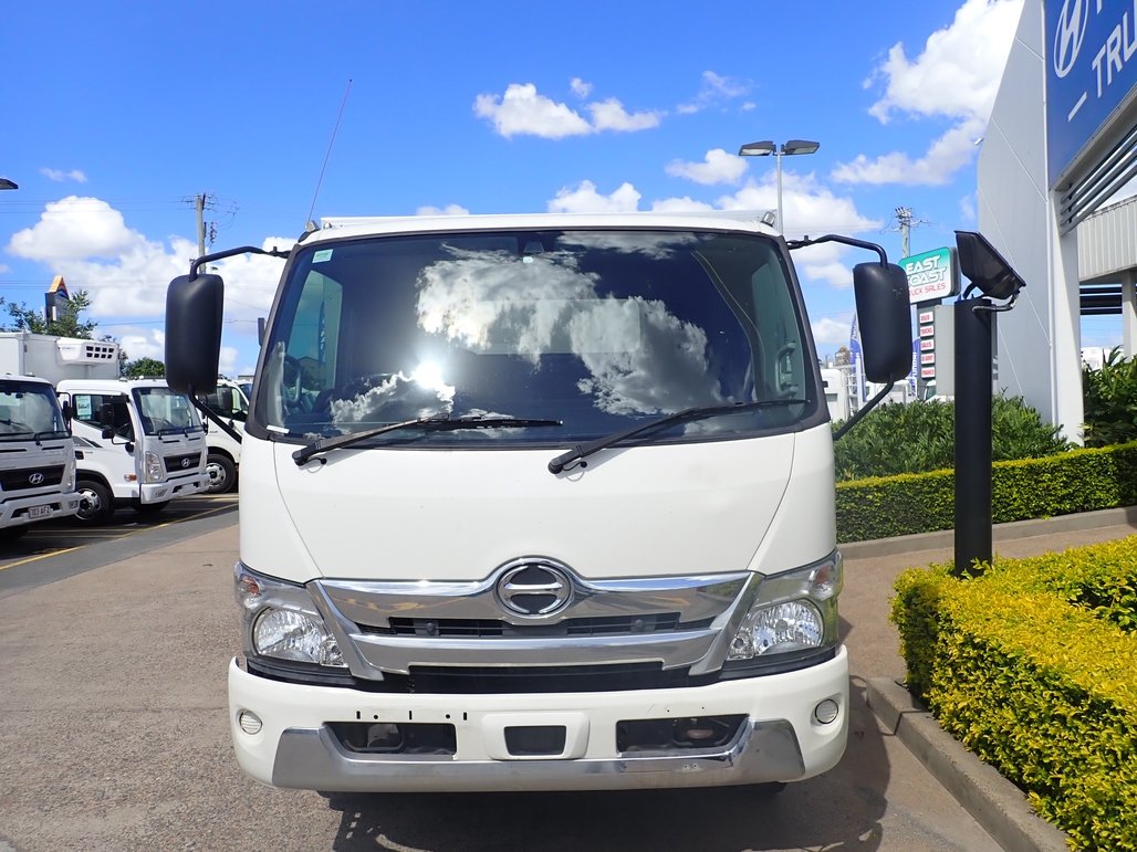 2021 Hino Dutro 300 image 6