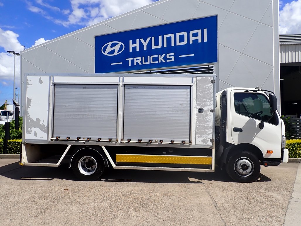 2021 Hino Dutro 300 image 8