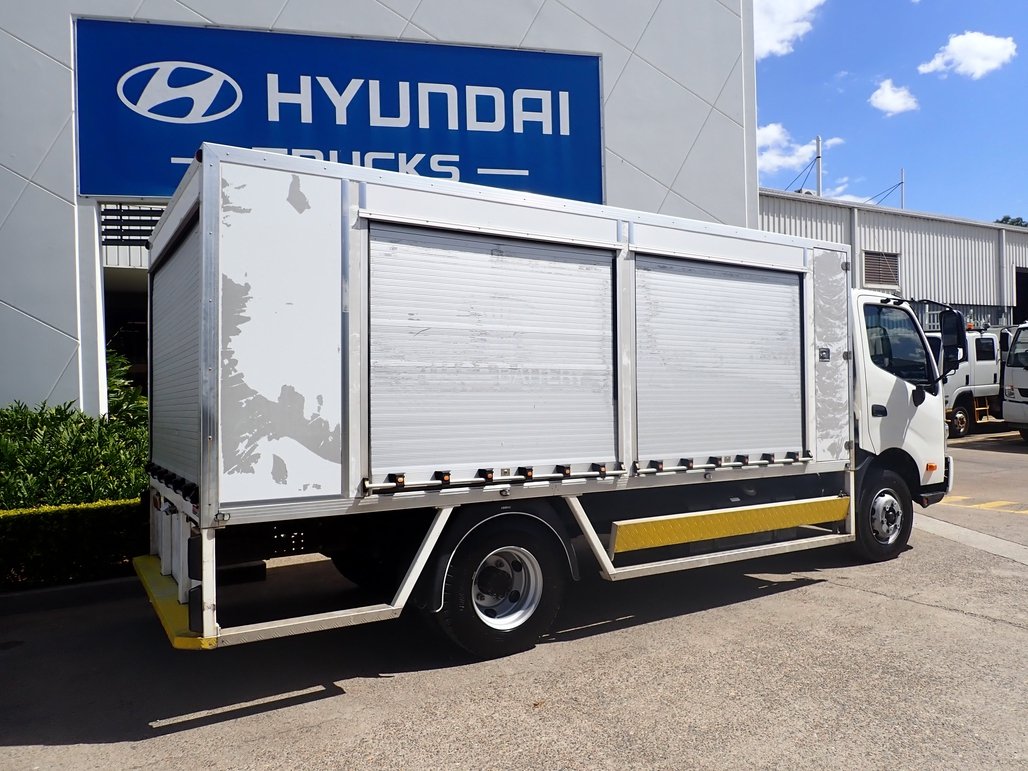2021 Hino Dutro 300 image 9