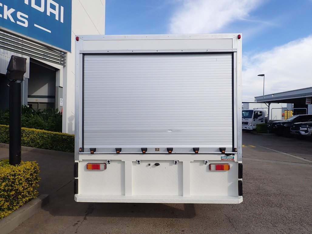 2021 Hino Dutro 300 image 9