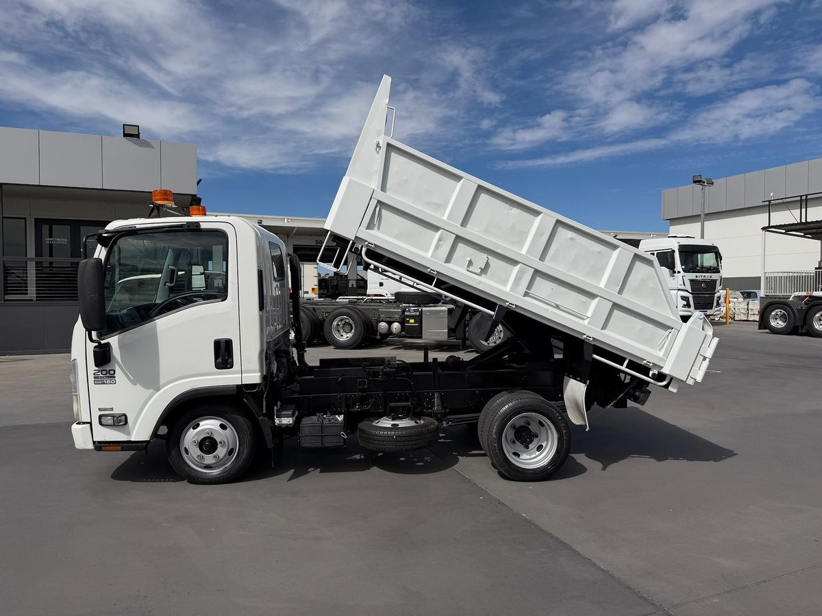 2015 Isuzu N Series NLR 200 image 14