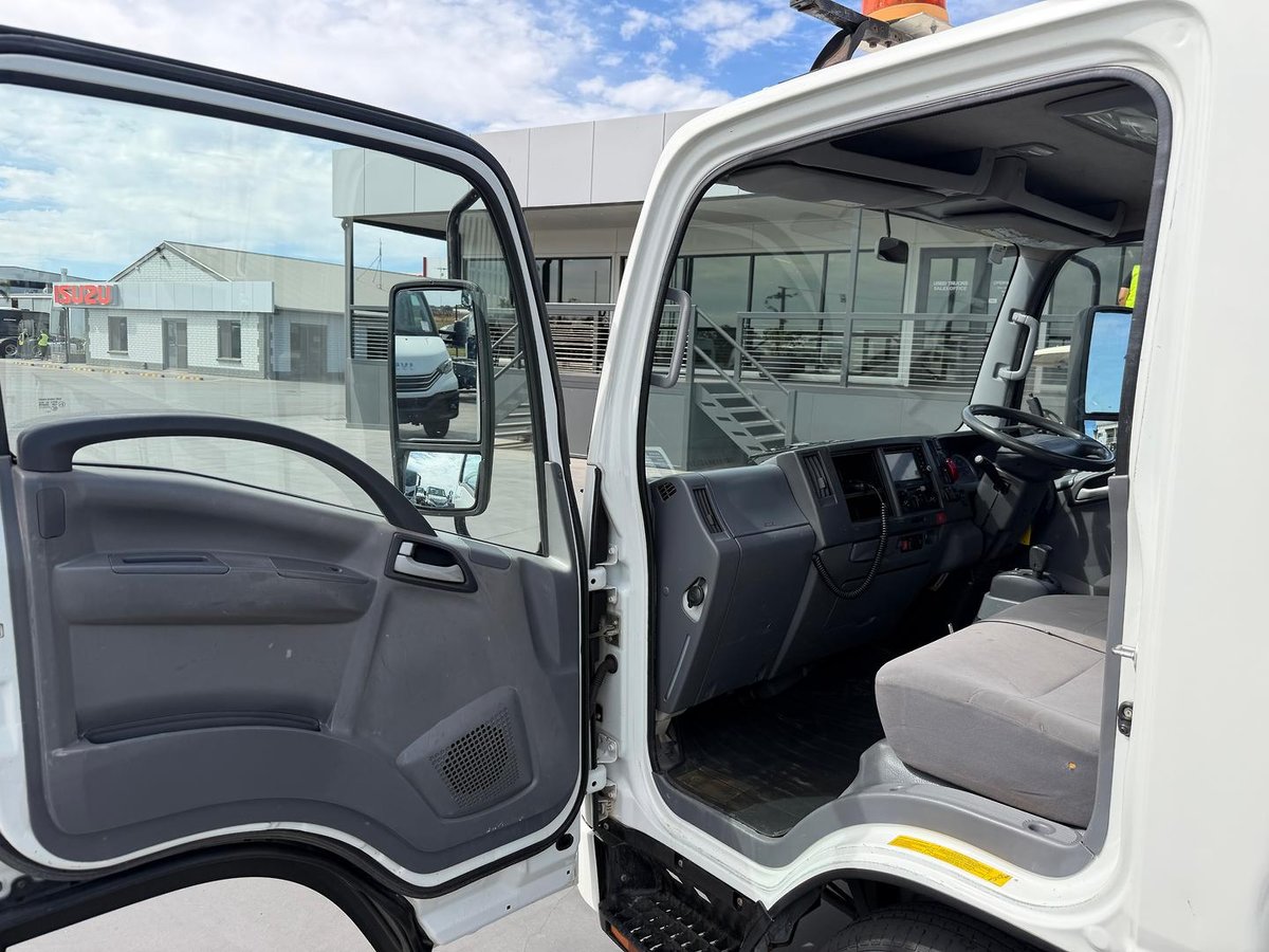 2015 Isuzu N Series NLR 200 image 21