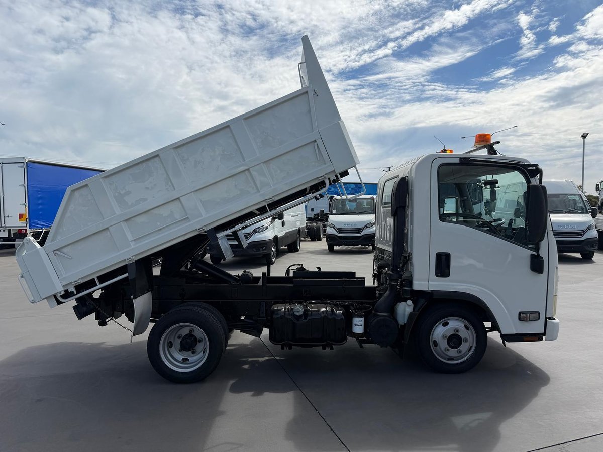2015 Isuzu N Series NLR 200 image 10