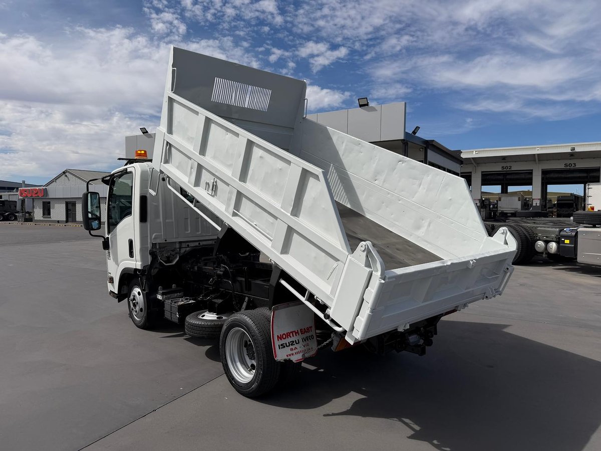 2015 Isuzu N Series NLR 200 image 13
