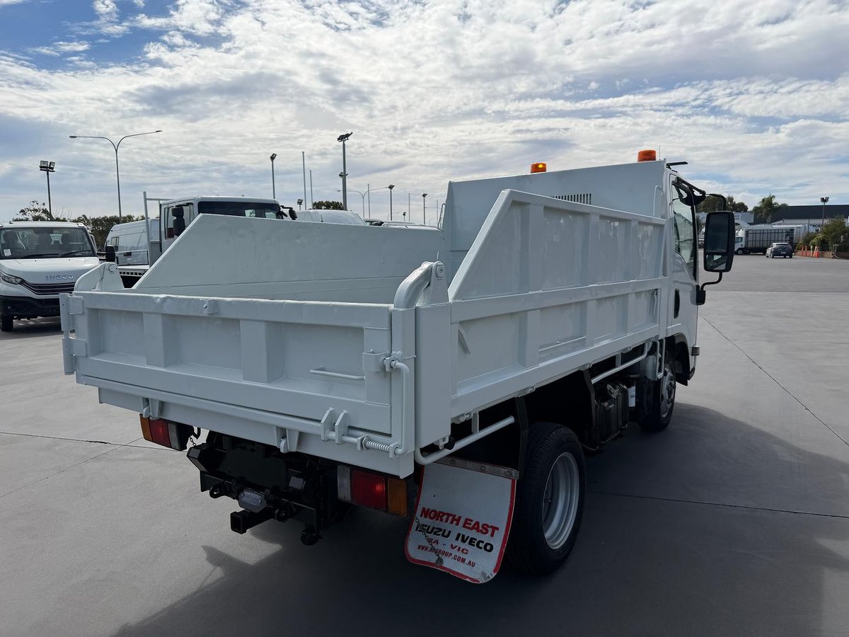 2015 Isuzu N Series NLR 200 image 6