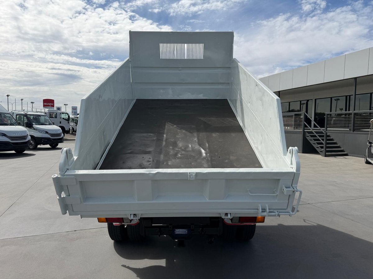 2015 Isuzu N Series NLR 200 image 12