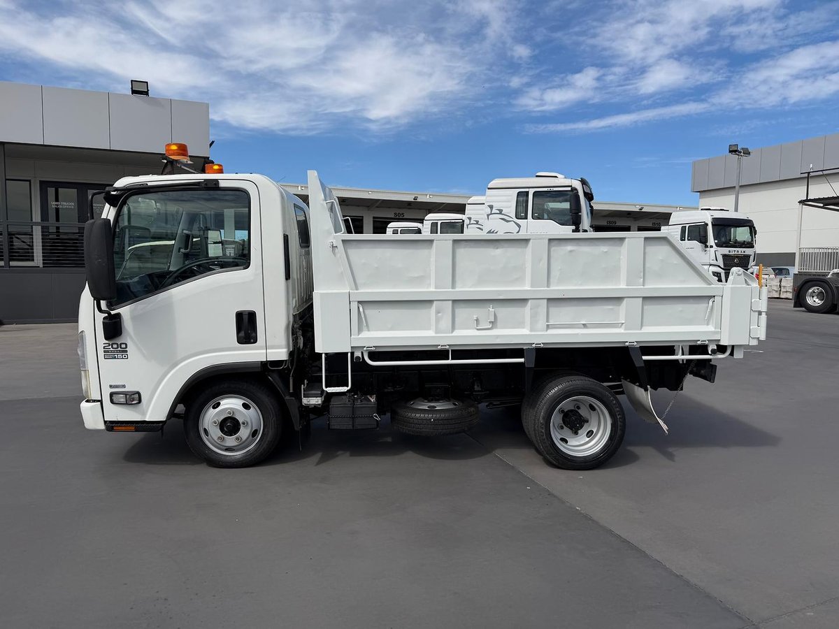 2015 Isuzu N Series NLR 200 image 3