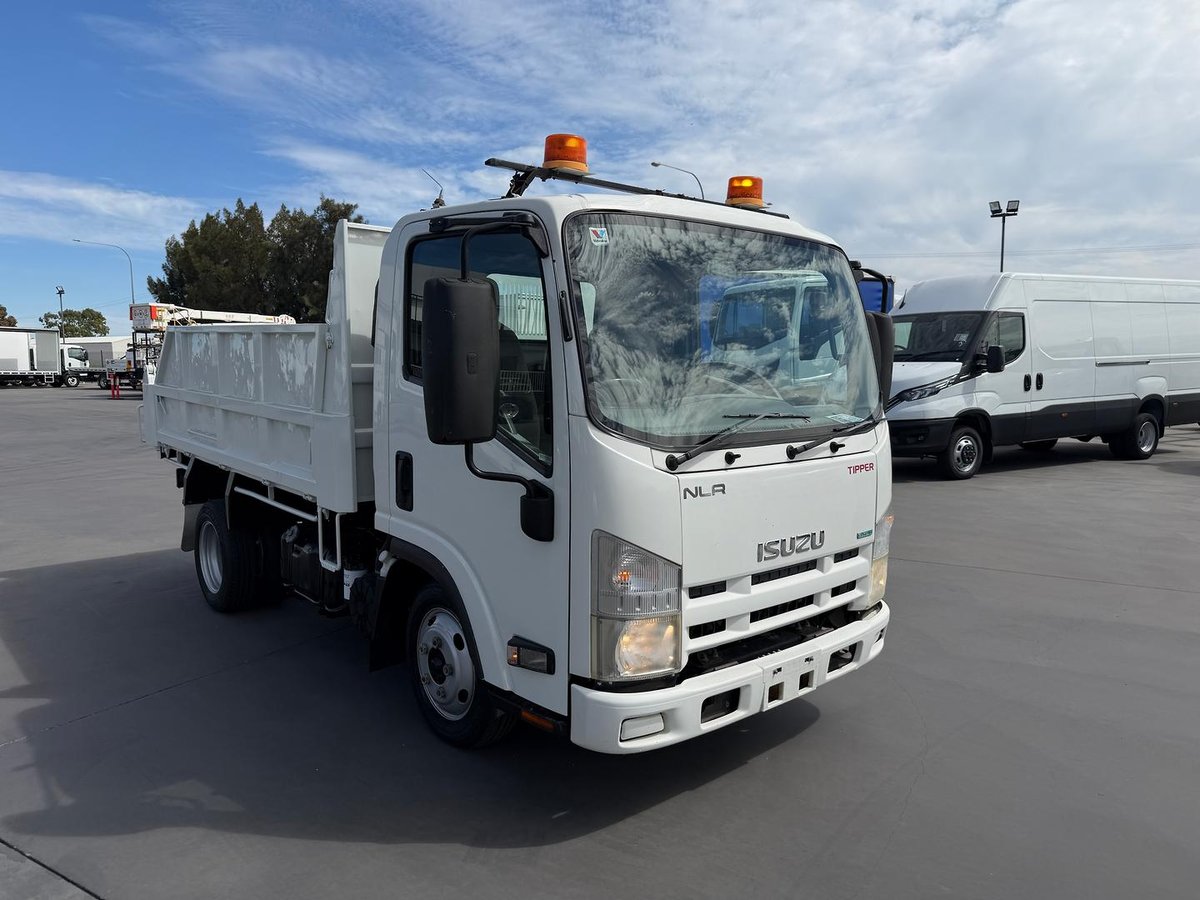2015 Isuzu N Series NLR 200 image 8