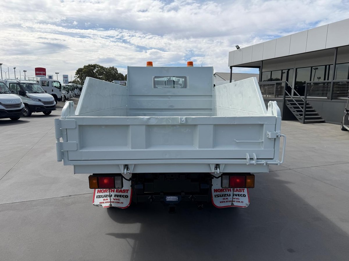2015 Isuzu N Series NLR 200 image 5